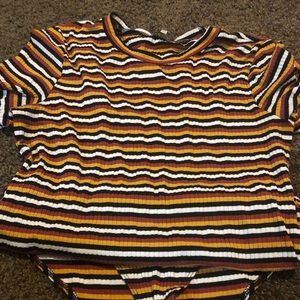 Striped top button at the seat